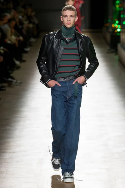 Look 17